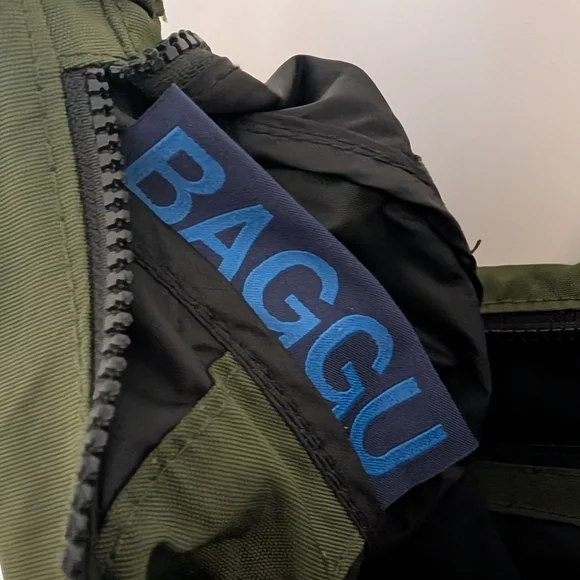 Baggu Medium Nylon Crescent Bag- Bay Laurel - Picture 3 of 4